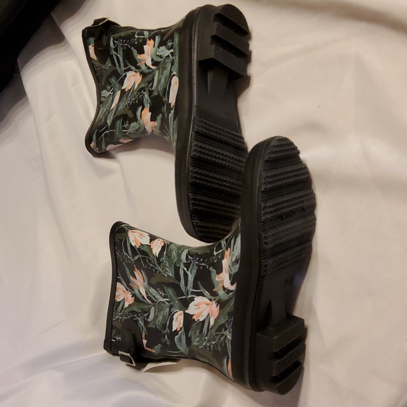 Women's Vicki Rubber Boots - A New Day - Picture 7 of 8